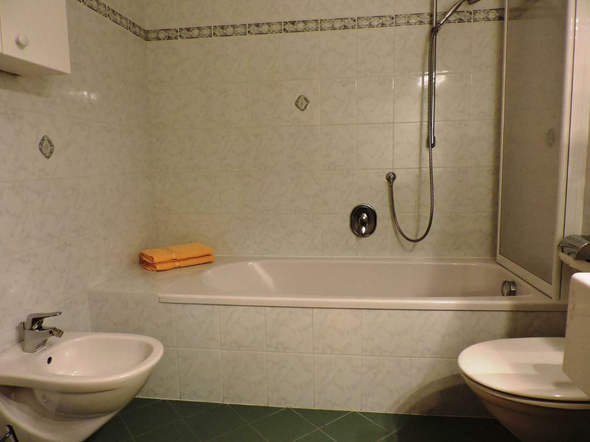 Kuehlerhof Aparthotel Anterselva di Mezzo Szoba fotó